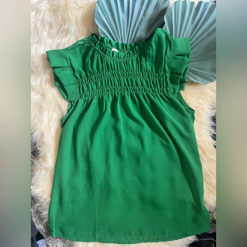 NWOT, Adorable green sleeveless blouse